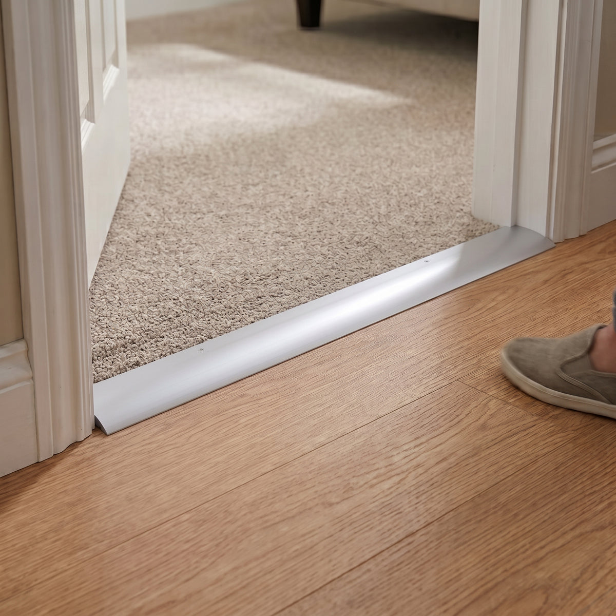 Screw-down aluminium reducer and flat door threshold profile