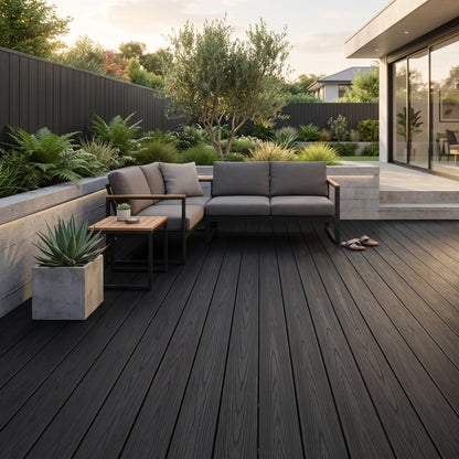 Composite decking Ultra Suir Ebony - Lifestyle Image