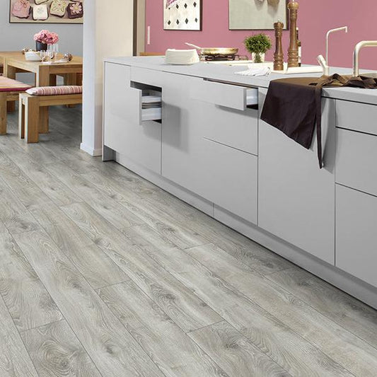 10MM MAMMUT PLUS LP AC5 HIGHLAND OAK SILVER  LAMINATE FLOORING