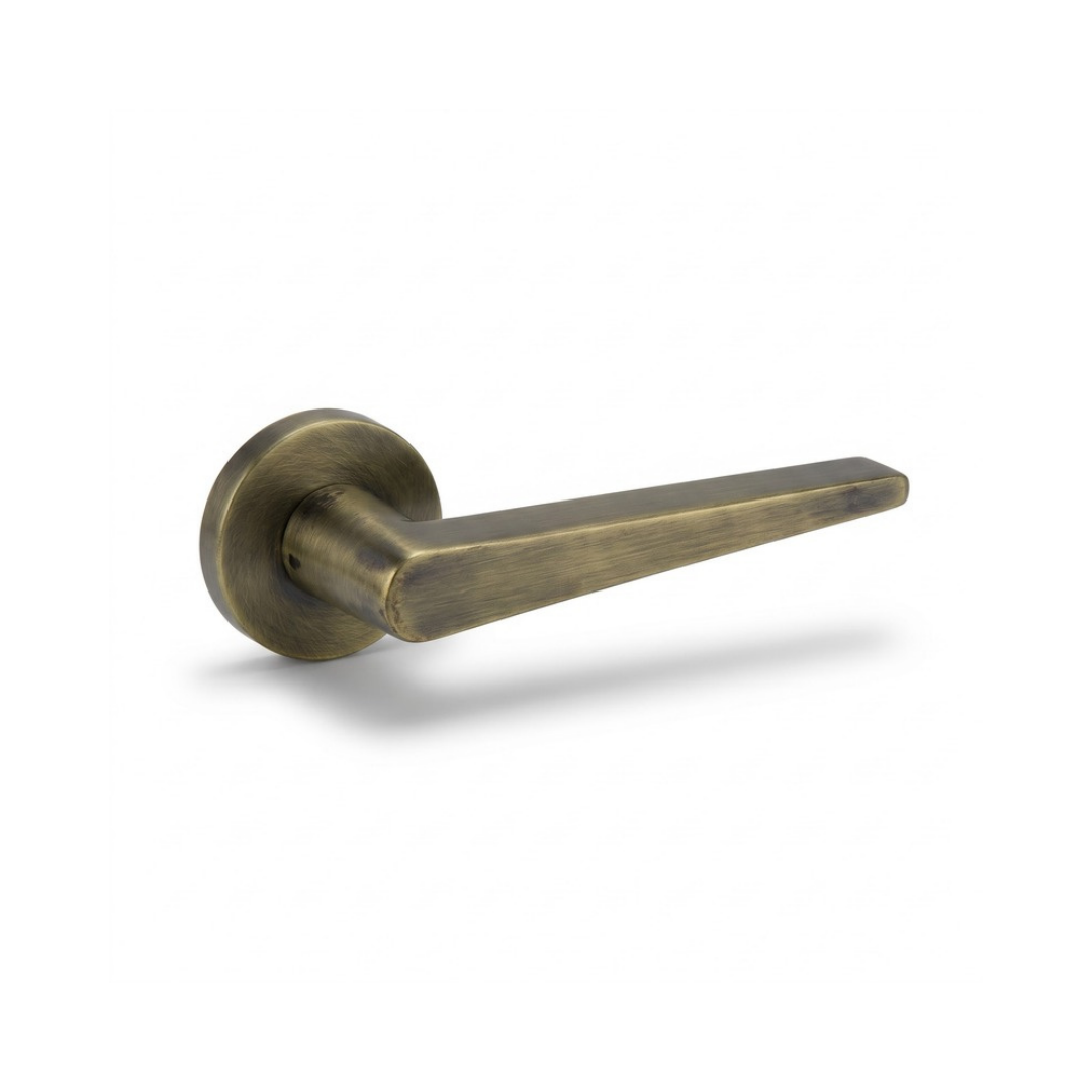 Lisbon antique brass tapered lever door handle on round rose
