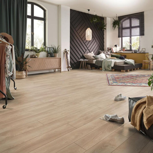 Mammut long plank Macro Oak Light laminate flooring AC5 - main image