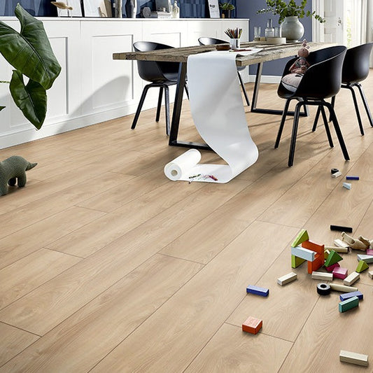 10MM MAMMUT PLUS LP AC5 MACRO OAK LIGHT LAMINATE FLOORING