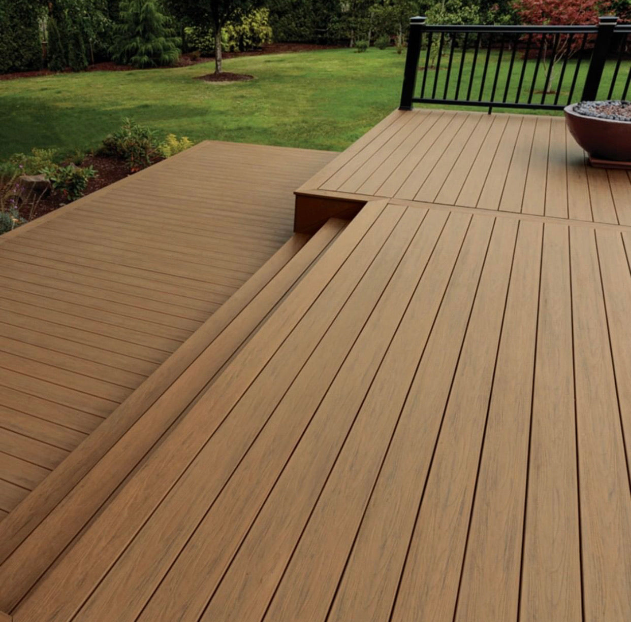Composite decking Ultra Coffee Oak - lifestyle